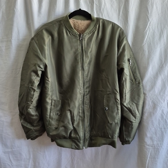 NWT Forever 21 Faux Shearling Bomber Jacket Reversible Sz XS - Picture 2 of 16
